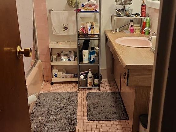 5th image of 8521 75th St Floor 2