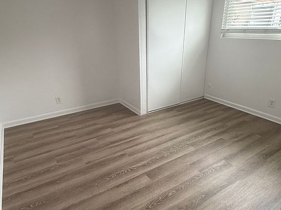 4th image of 3036 Hawthorn St APT 17