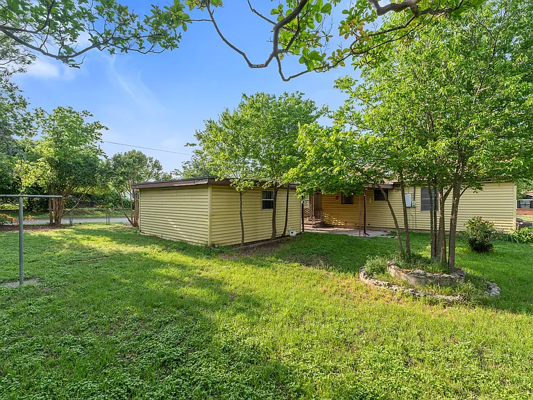 1302 Redondo Dr — Photo 16