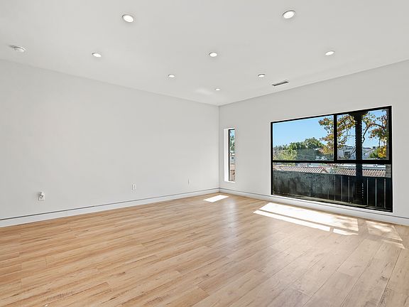 5th image of 7223 Willoughby Ave APT 217