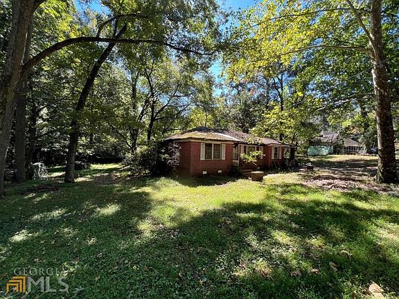 3rd image of 3150 Humphries Dr SE