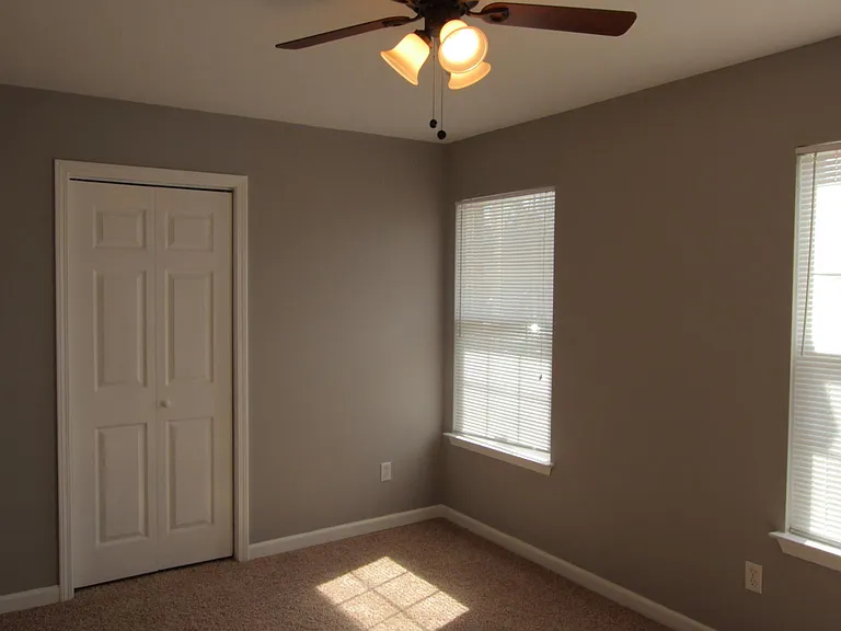 100 Rothwood Ct — Photo 10