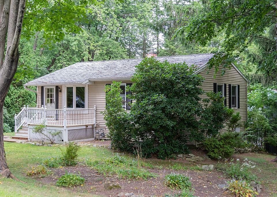1st image of 4 Sullivan Dr