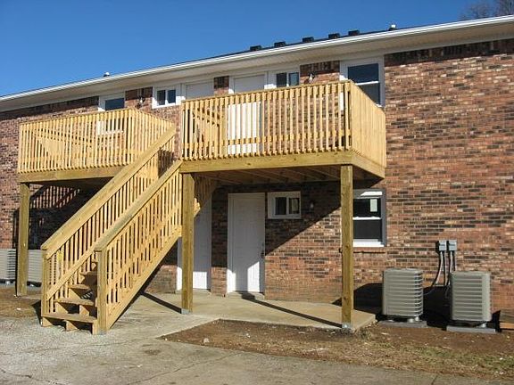 2nd image of 202 Curry Ct