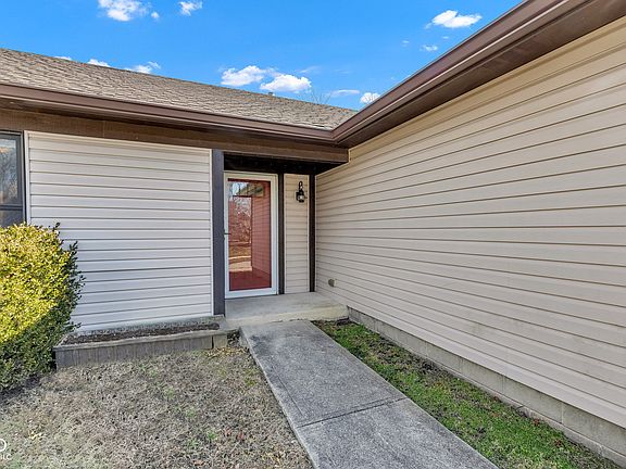 3rd image of 3631 Foxtail Dr