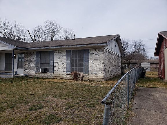 3rd image of 3519 Silverhill Dr