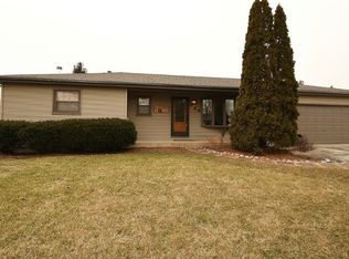 925 Knollside Rd, New Lenox, IL 60451