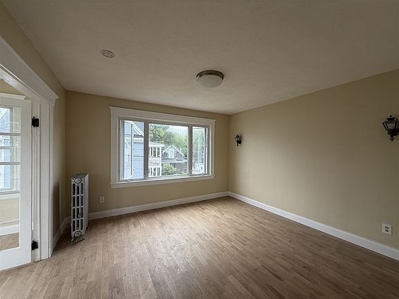 4th image of 104 Vernon St #2