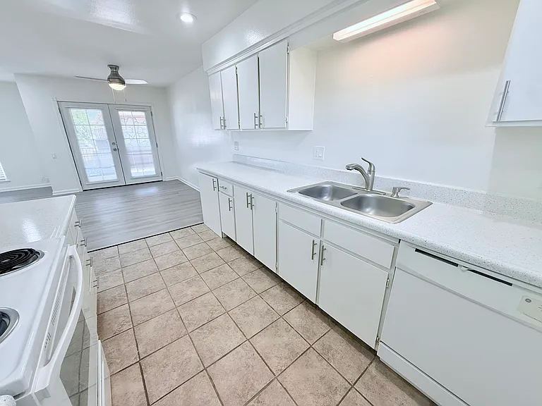 Spacious Kitchen with Dishwasher Unit 38