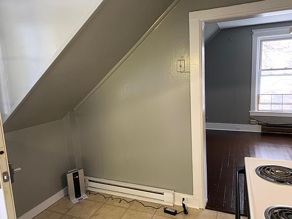 4th image of 127 1/2 Brinkerhoff St #C