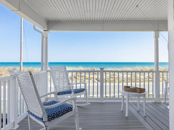 72 B St, Hull, MA 02045