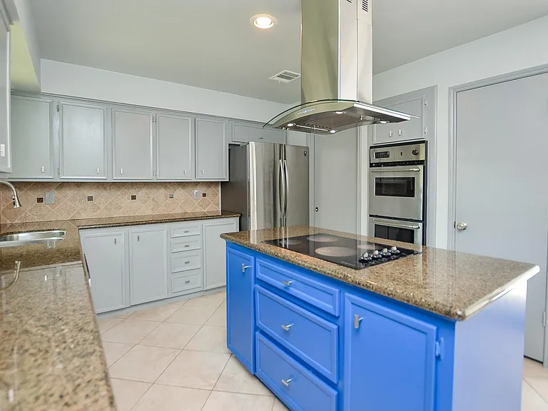 1702 Cherry Bend Dr — Photo 7