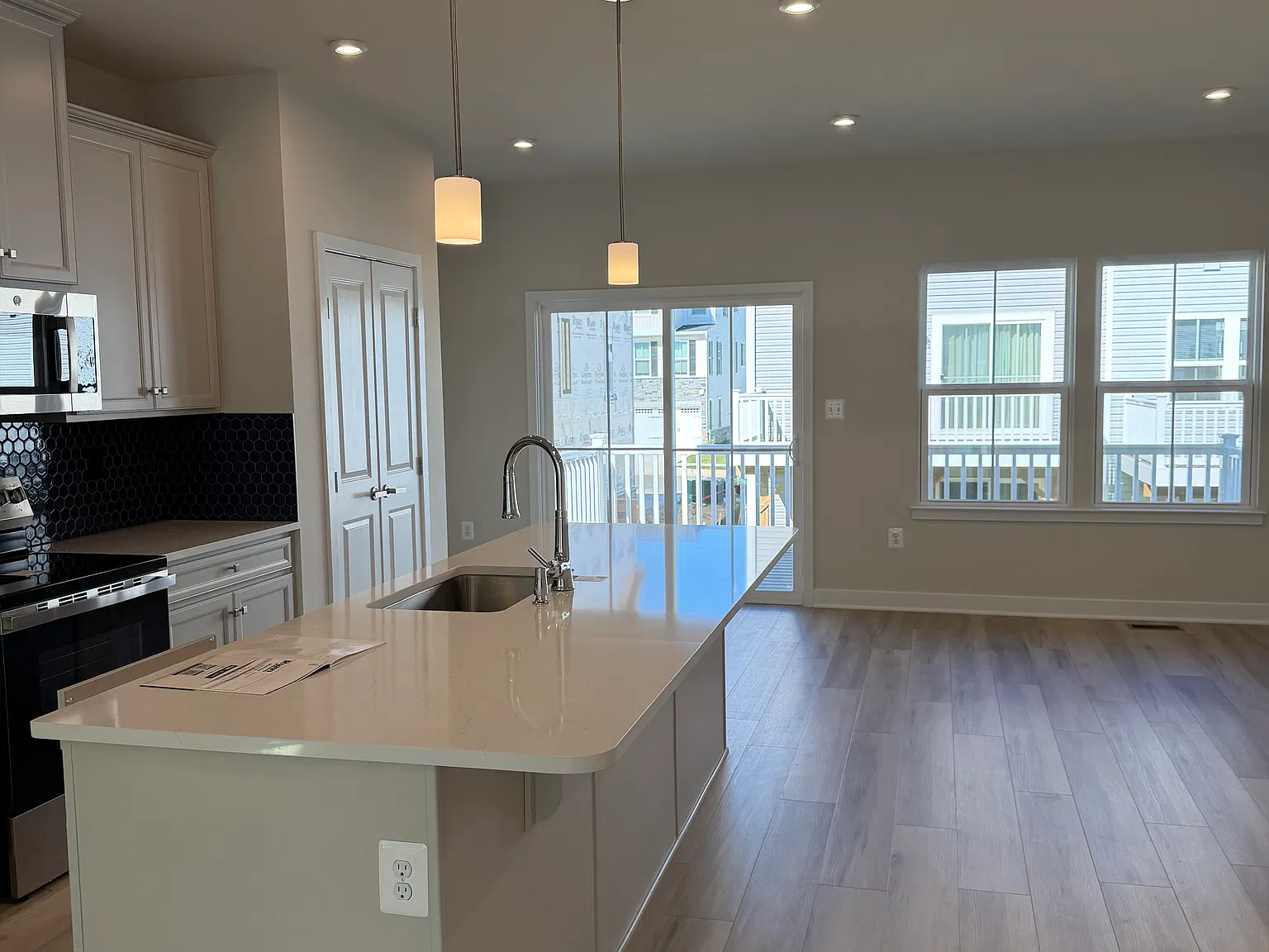 4 bed, 2285 sqft, $2,845 — Photo 4