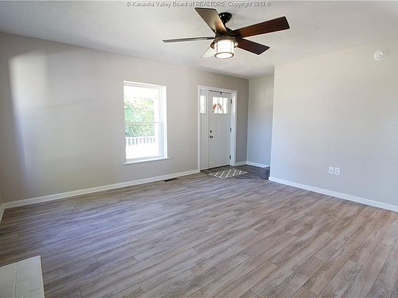 3rd image of 204 Ivywood St