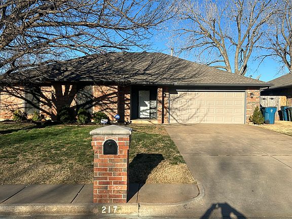 2nd image of 217 N Grand Fork Dr