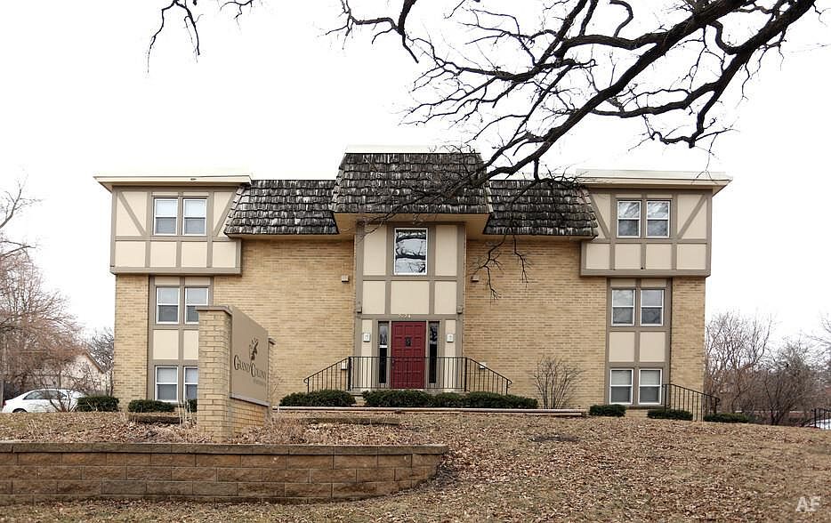 2nd image of 2824 Grand Ave #214