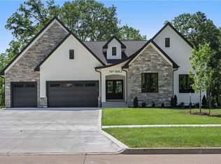 883 S Kingswood Ct, West Des Moines, IA 50266