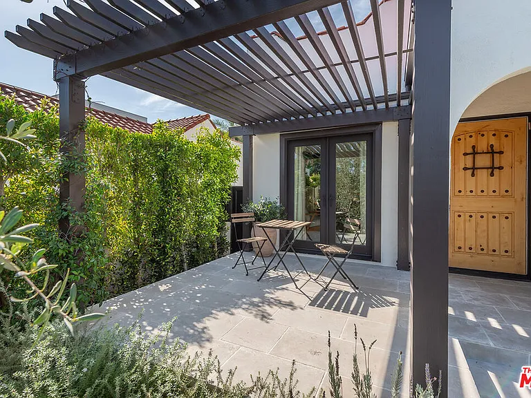 627 N Fuller Ave — Photo 4