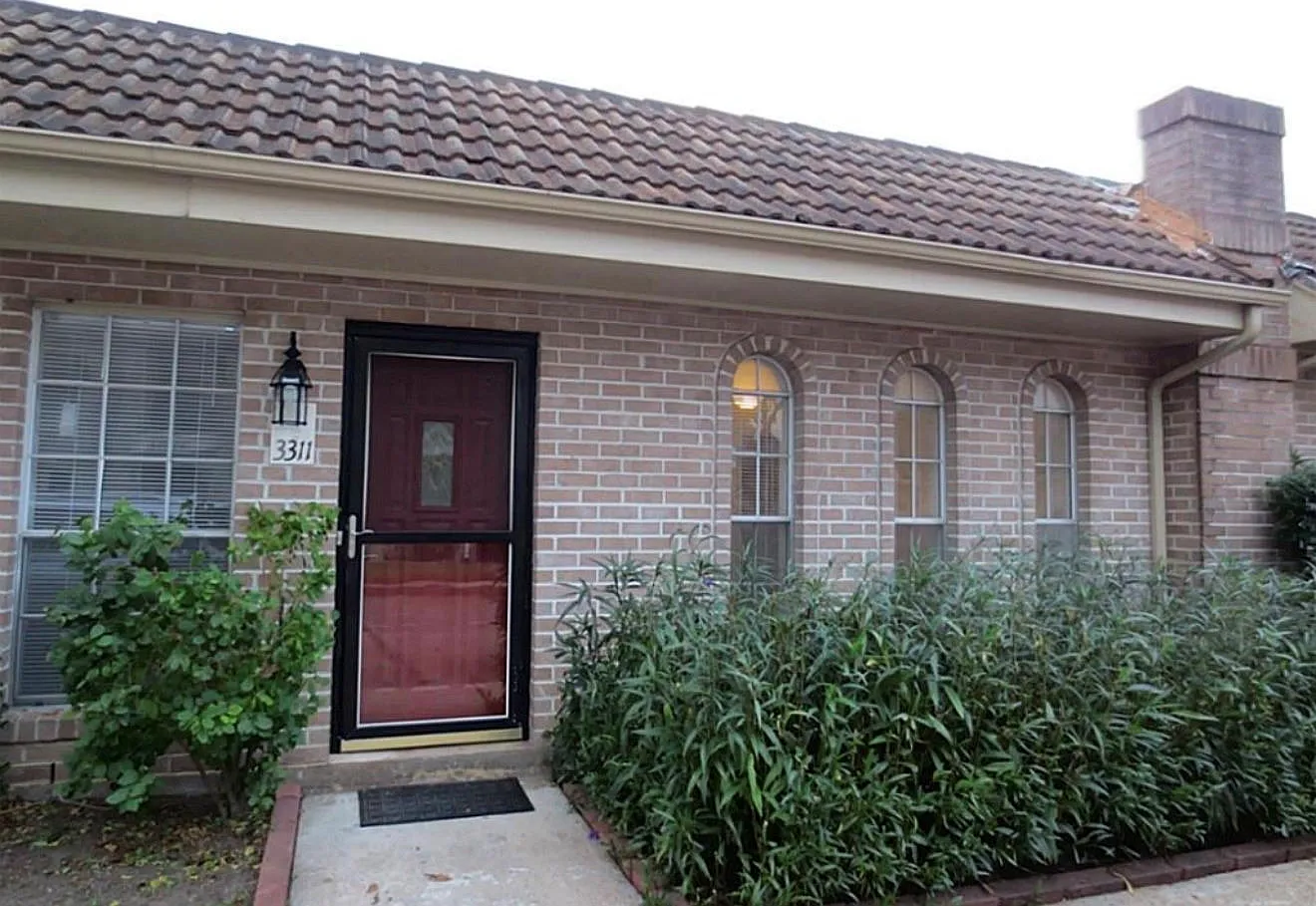 2 bed, 2.0 bath, 1884 sqft, $1,900 — Photo 1