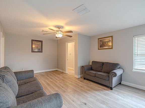 4th image of 5637 Wood Creek Way
