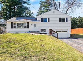 902 Leroy Rd, North Syracuse, NY 13212