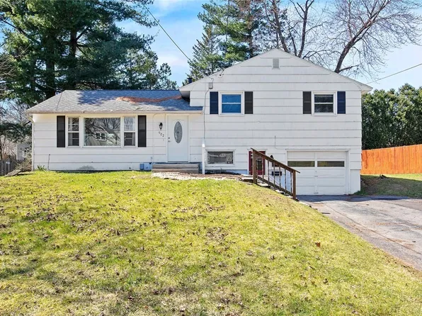 902 Leroy Rd, North Syracuse, NY 13212