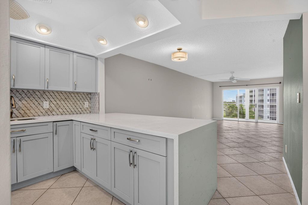 2731 NE 14TH ST Causeway #702, photo 3