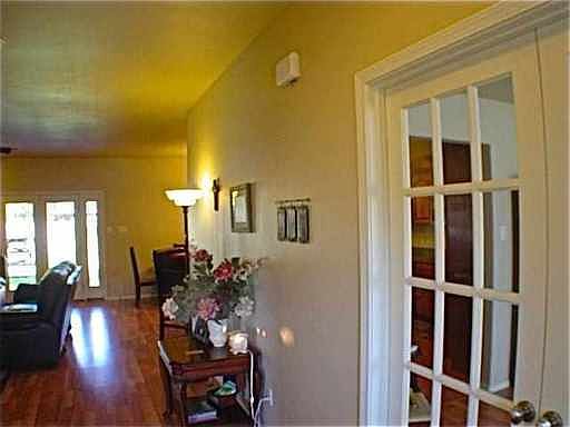 2nd image of 3 Jenny Ln