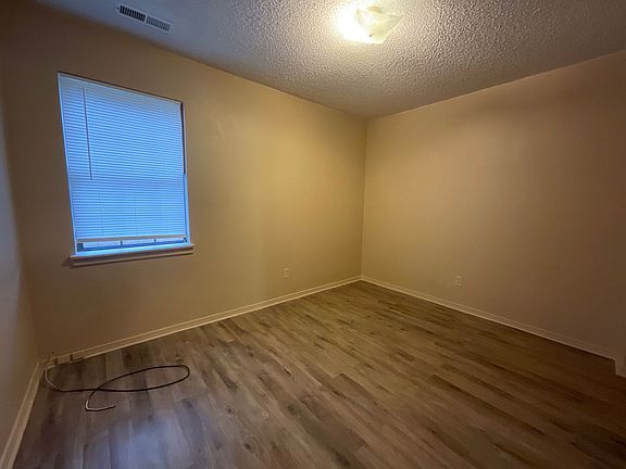 5th image of 1001 S Saint Louis Ave #1