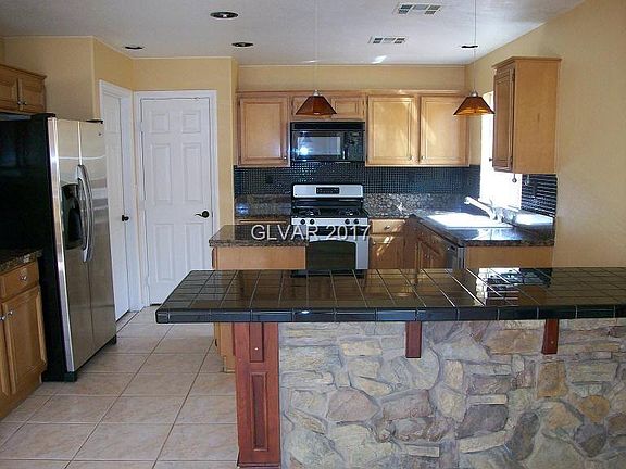 5th image of 517 Farrington Ct