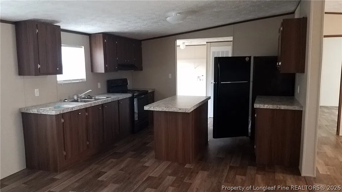 3 bed, 2.0 bath, 1300 sqft, $1,295 — Photo 3