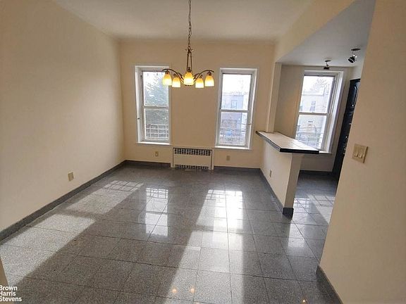 2nd image of 226 Windsor Pl #2