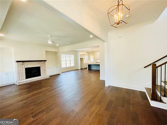 2nd image of 212 Suwanee Ave