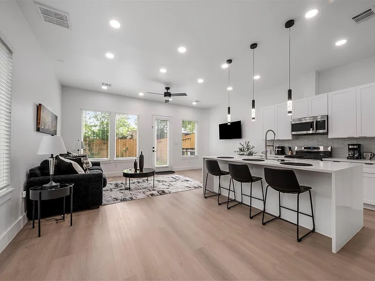 6815 Paris St — Photo 23