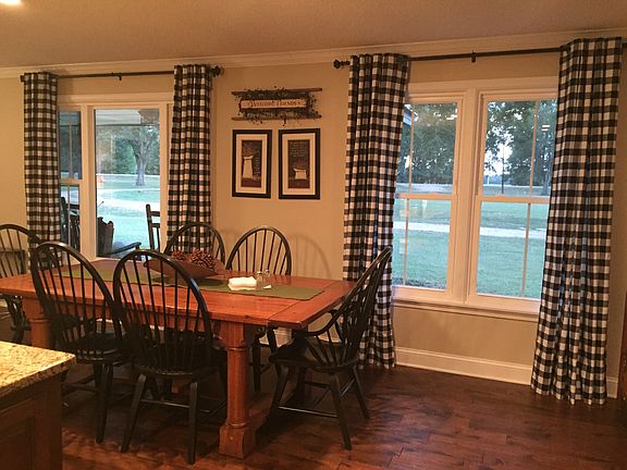 Dining area in kitchen