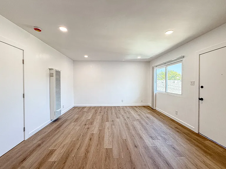 331 W Windsor Rd #6 — Photo 6