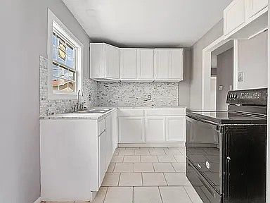 3rd image of 1815 E Amherst St