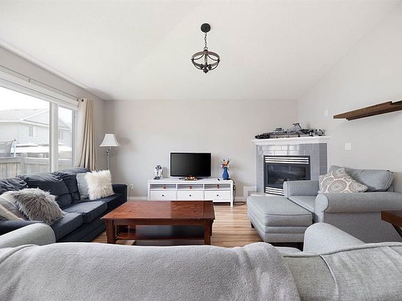 3rd image of 177 E Swanson Cres