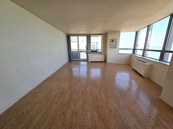 4th image of 5701 N Sheridan Rd APT 30T