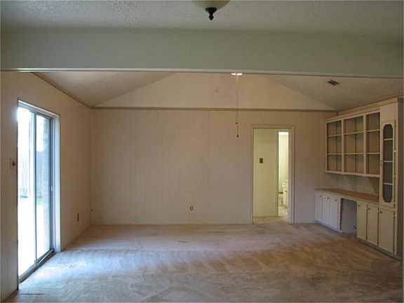 3rd image of 7519 Oak Village Dr