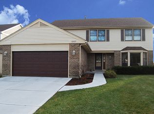 1367 Gail Dr, Buffalo Grove, IL