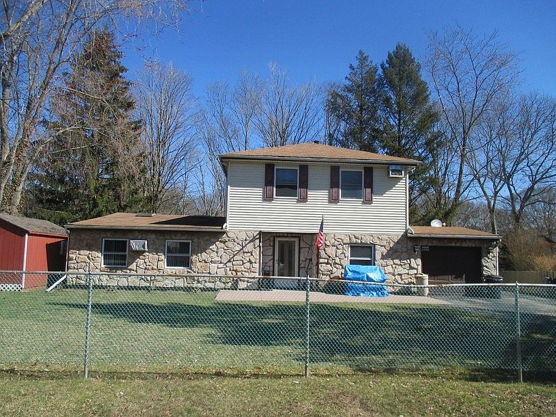 1st image of 11 Ramsy Ln