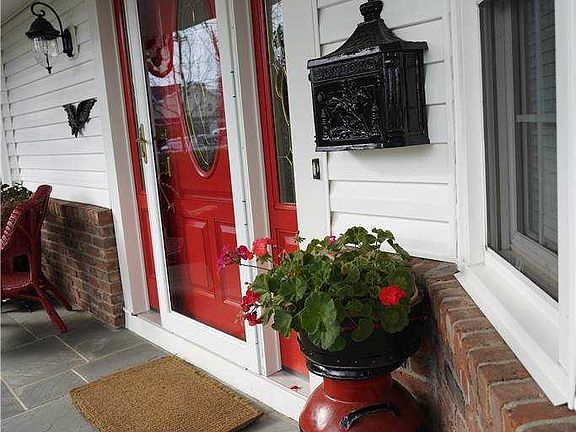 3rd image of 24 Meadow Ln