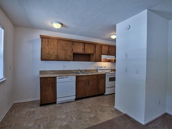 3rd image of 120 Valencia Dr APT 3