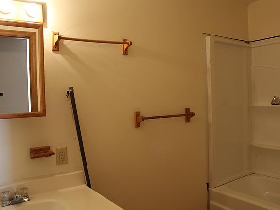 4th image of 30 E Carpenter St APT B