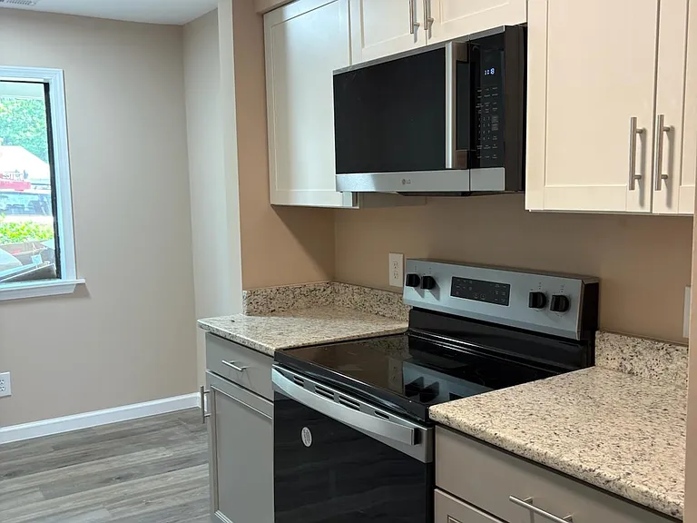 5902 Shady Grove Cir — Photo 2