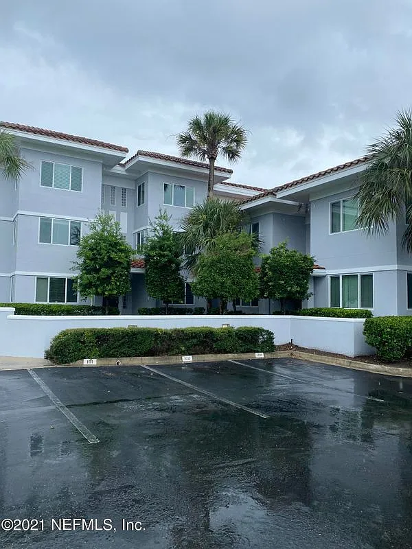 2 bed, 2.0 bath, 784 sqft, $2,100 — Photo 2