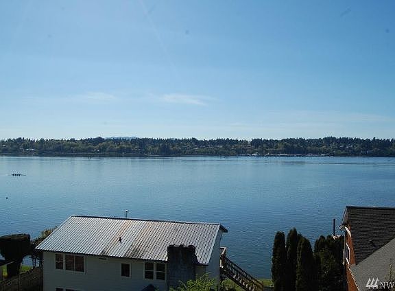 3rd image of 2217 Bayside Pl NE