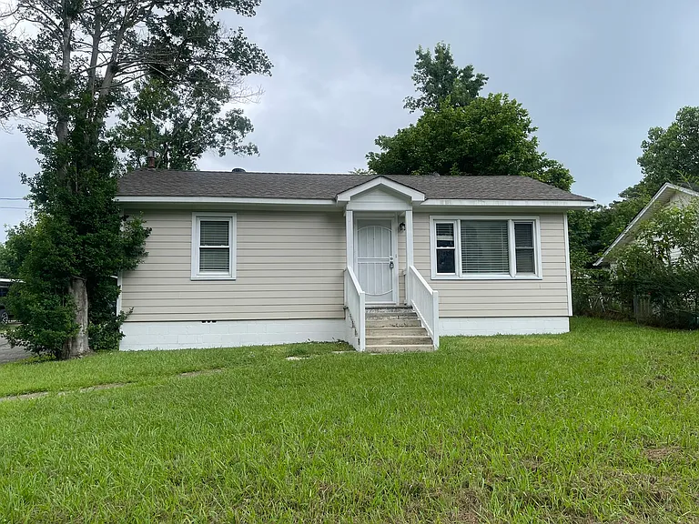105 Brown Dr — Photo 3