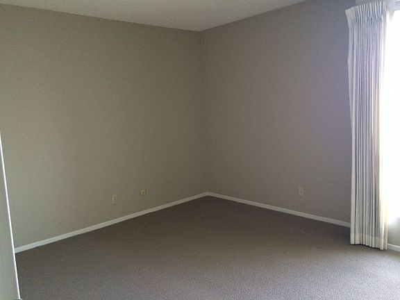 2nd image of 647 Larkspur Plaza Dr